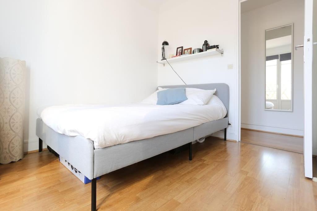 Gaspar - 2 Pieces Au Dernier Etage Avec Balcon Boulogne-Billancourt Luaran gambar